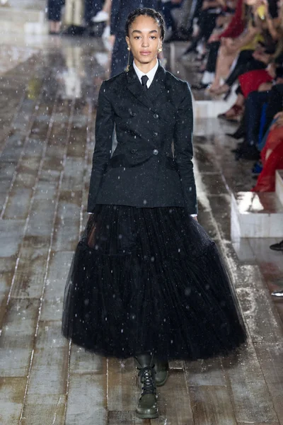 Look 18